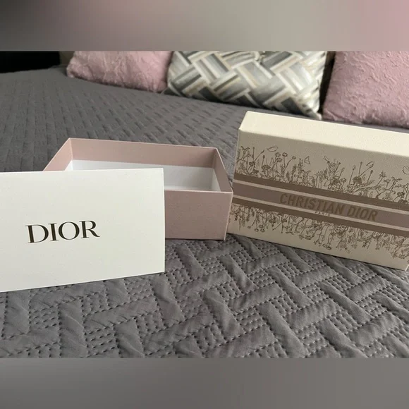 Dior box w/ blank card - Picture 2 of 4